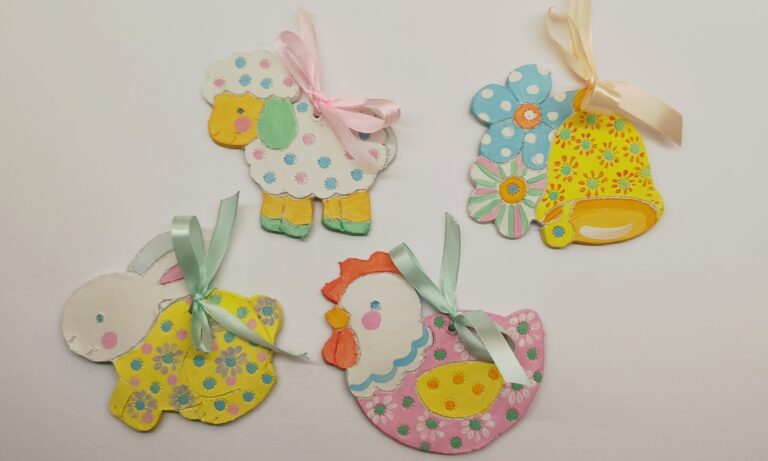 medaglioni di pasqua con pasta modellante